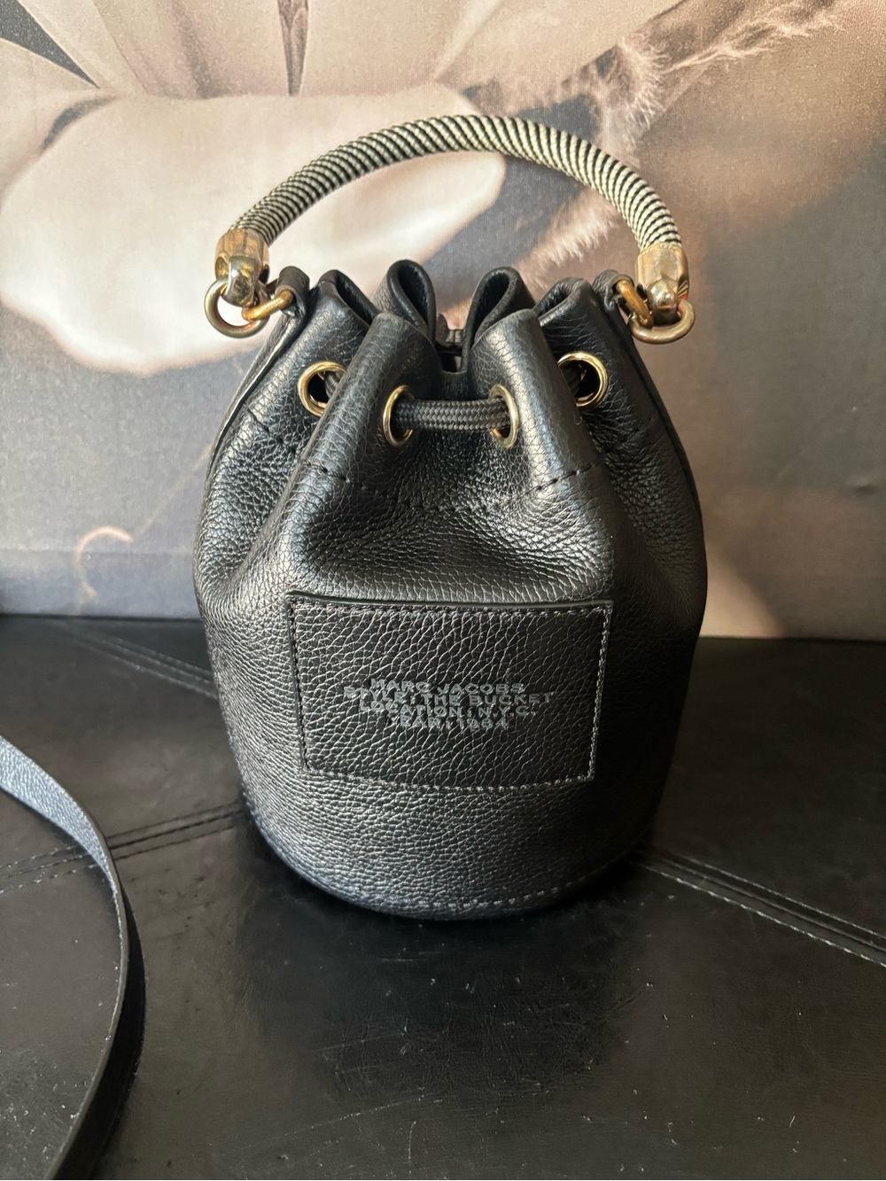 Marc Jacobs The Bucket Bag Black Leather - Picture 8 of 16
